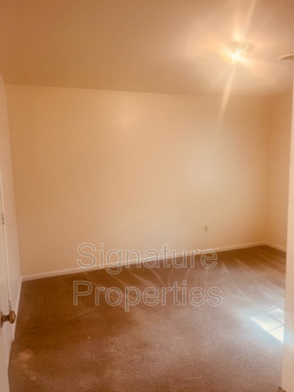 Building Photo - 2529A Pin Oak Ct