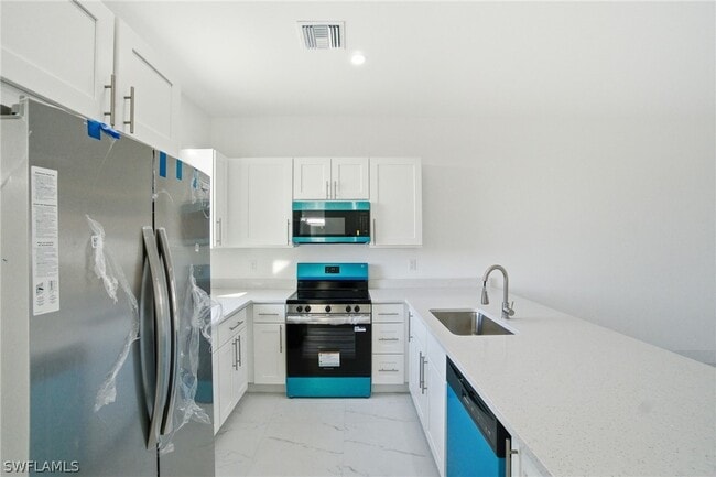 Building Photo - 2404-2406 Mae Ave S