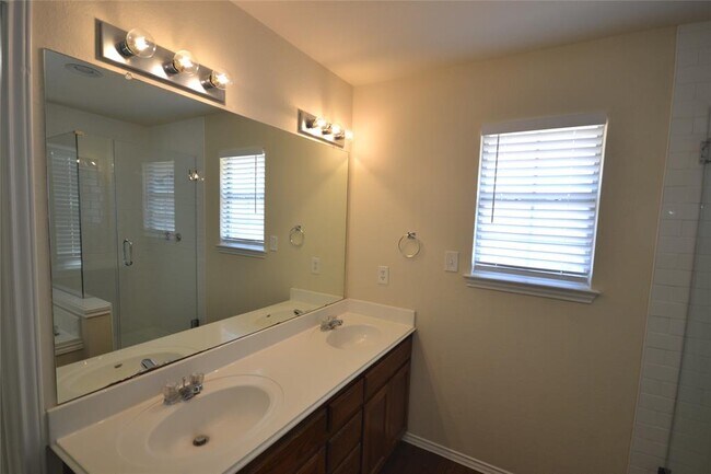 Building Photo - 718 Meadow View Dr