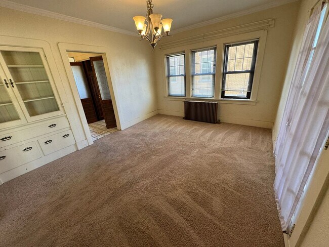 Building Photo - Mary Lou Molnar 111