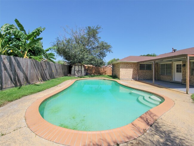 Building Photo - 409 S Travis