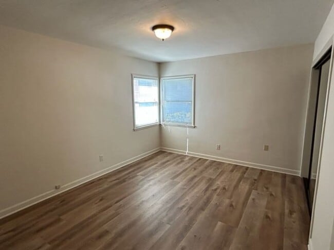 Building Photo - CM251L