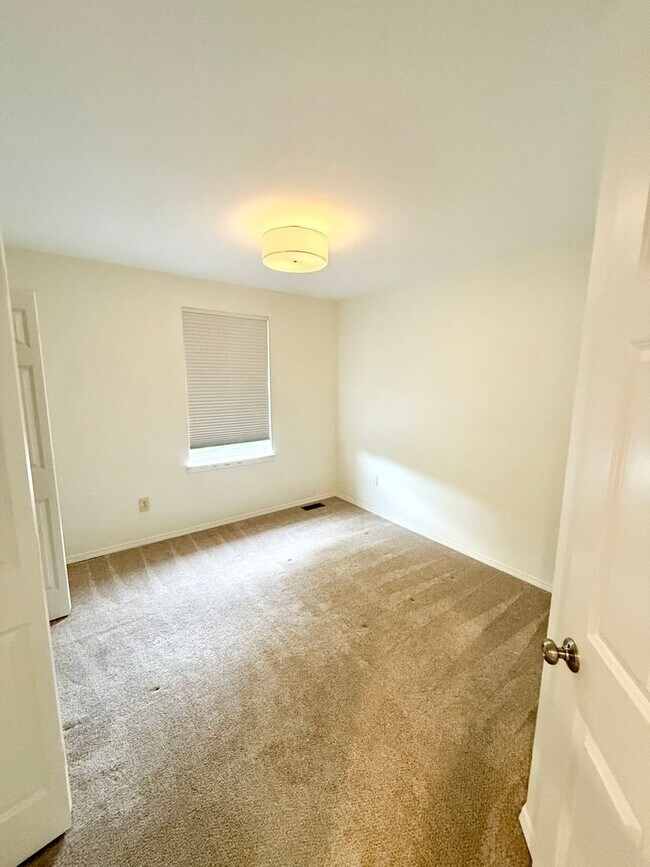 Building Photo - Must-see house in Poulsbo Forest Rock Hill...