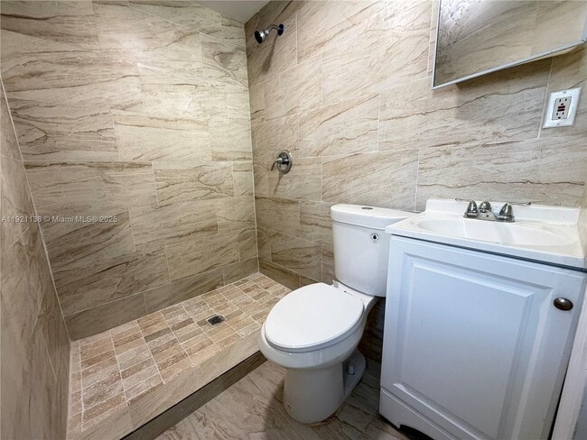 Building Photo - 1927 Arthur St