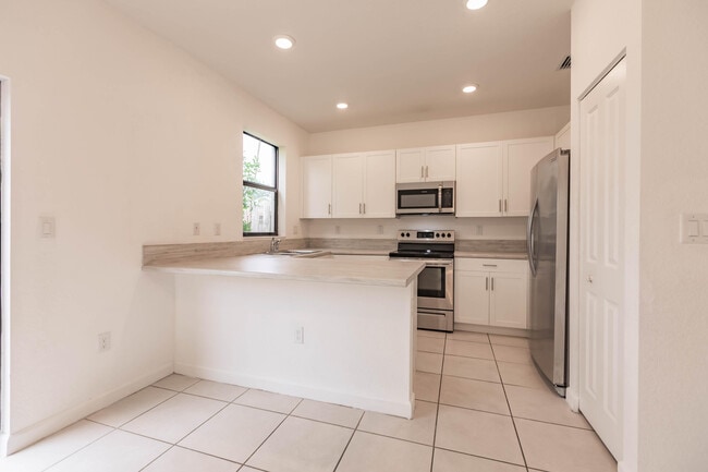 Building Photo - 20742 NE 5th Ct
