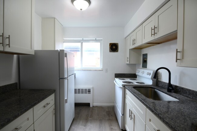 Building Photo - 7121 Delaware Ave