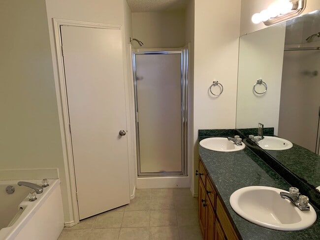 Building Photo - Single Family Home *LEASING SPECIAL AVAILA...