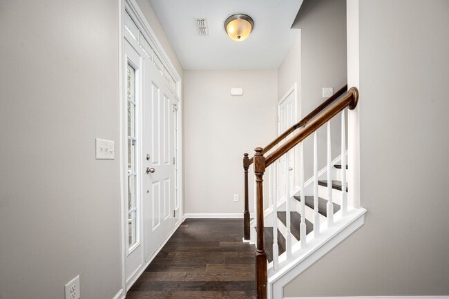 Building Photo - Luxury Townhome at the Boulevard