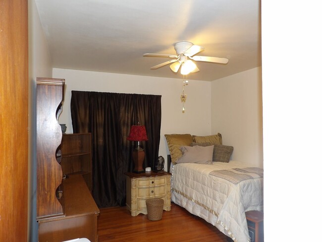 Building Photo - Room for Rent $600/month plus utilities