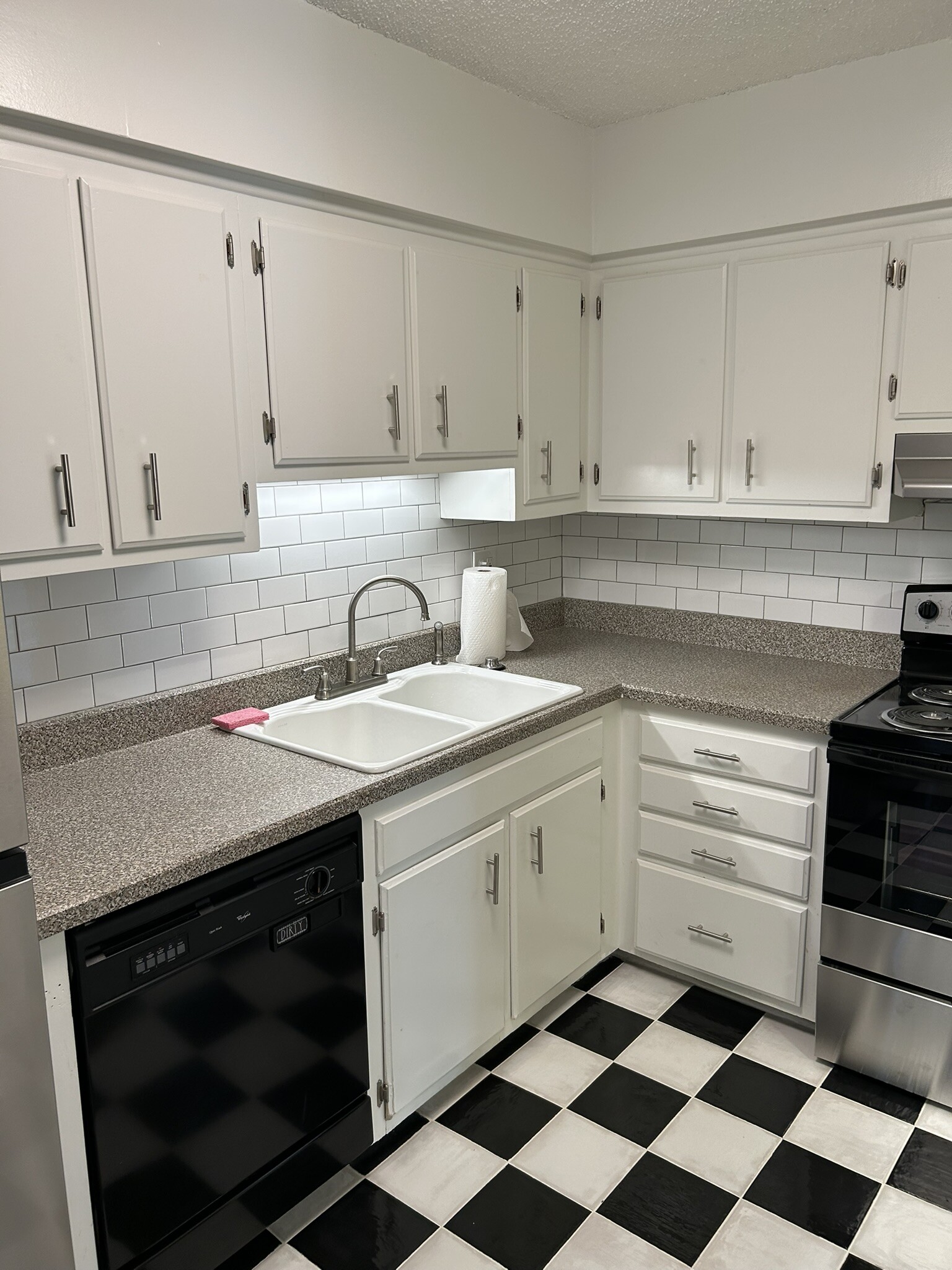 Building Photo - 515 Basswood Ave