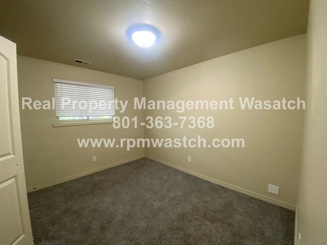 Building Photo - Come See This Great 2 Bedroom 1 Bath Condo In Salt Lake City!