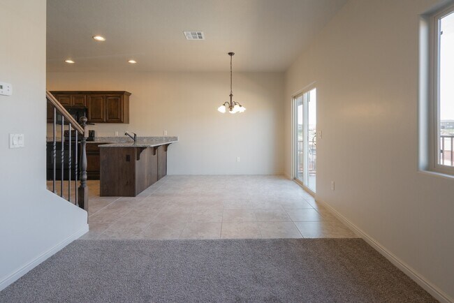 Building Photo - Comfortable Townhome Living with Pool Access