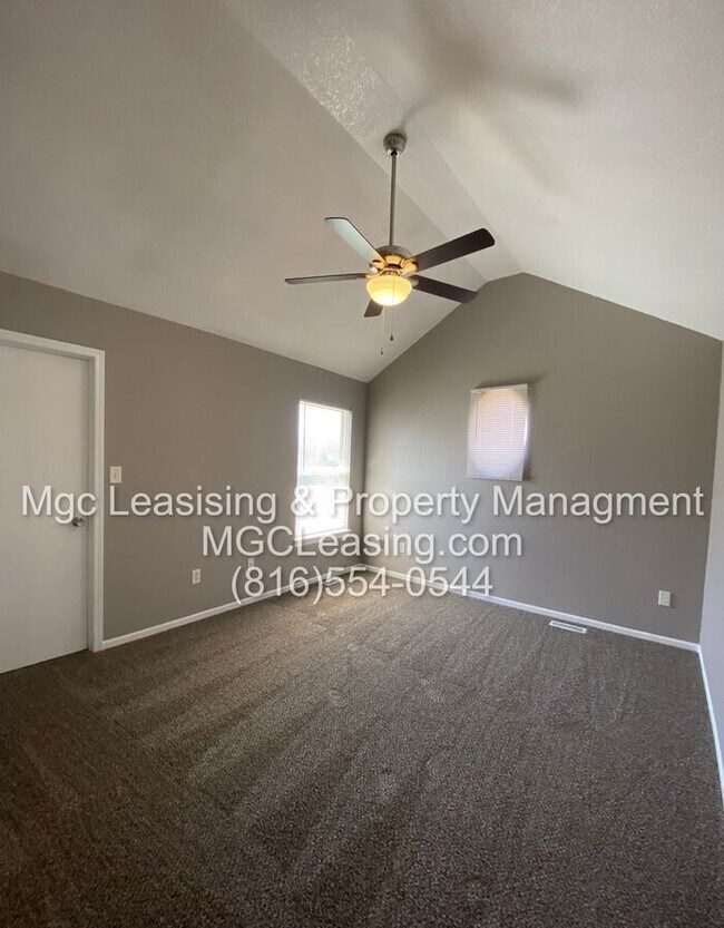Building Photo - Superior Location in the heart of Blue Springs!