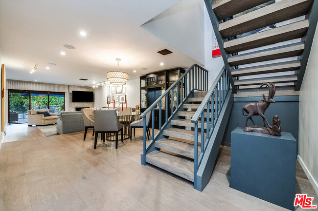 Building Photo - 4635 Clybourn Ave