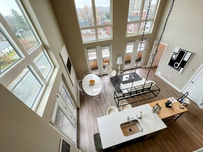 Building Photo - 630 S Goodman St