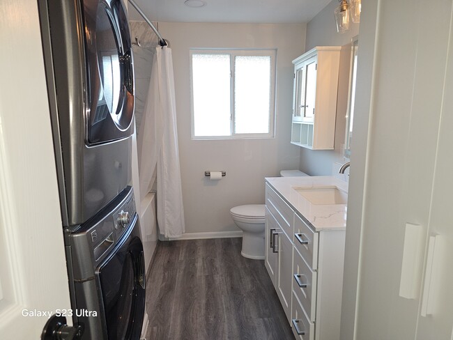 Building Photo - 3800 Hillsdale Dr