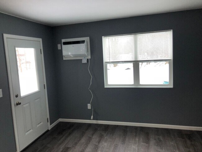 Building Photo - 3 Bedroom Duplex