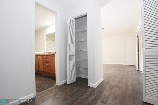 Building Photo - 10134 Boca Woods Ln