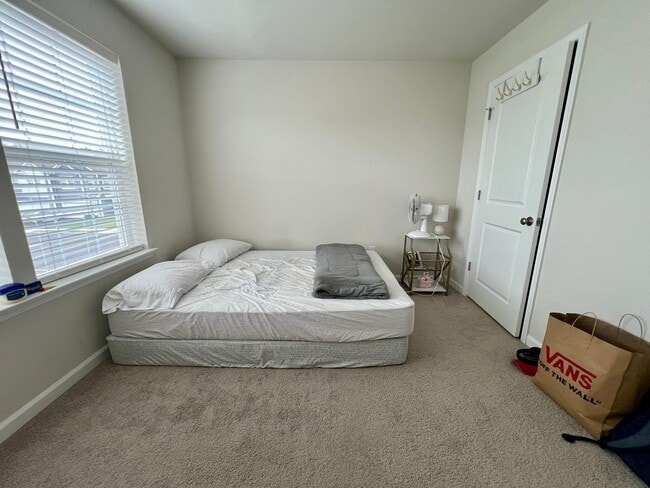 Building Photo - Stunning 4-Bed Townhome in Quakertown! Ava...