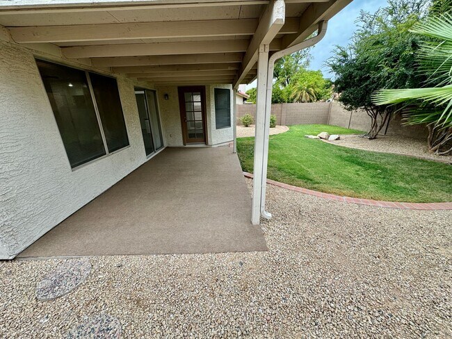 Building Photo - Stunning 4 Bedroom/2.5 Bath Home in Ahwatukee