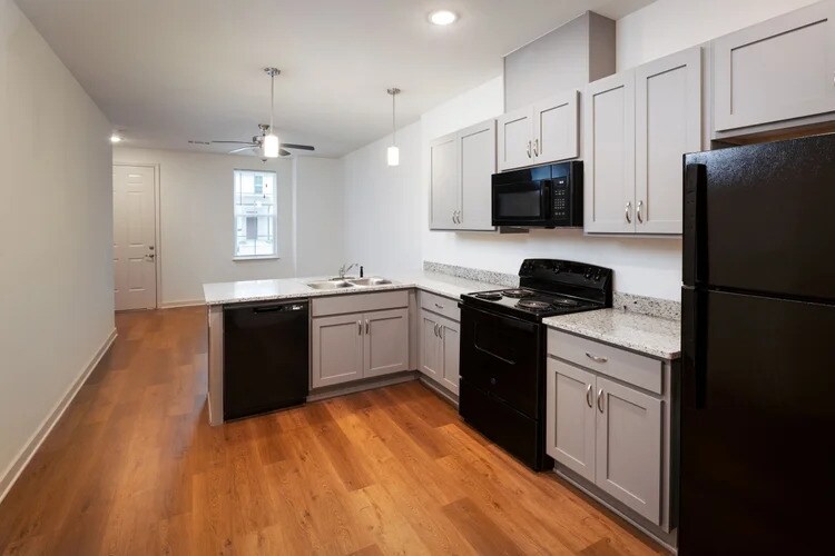 Building Photo - Parkway Commons Townhomes