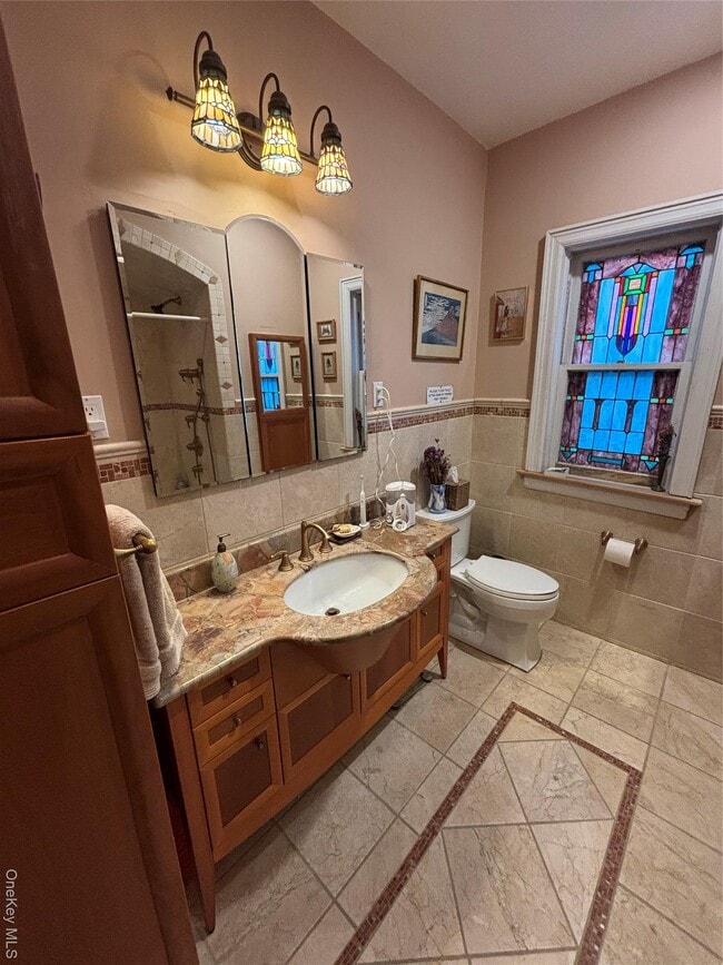 Building Photo - 329 E Chester St