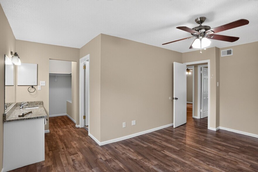 Building Photo - 6701 Dickens Ferry Rd