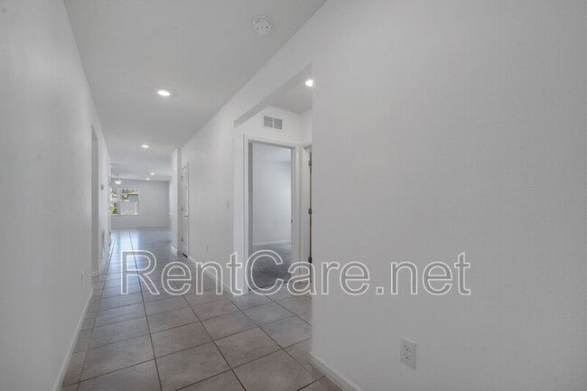 Building Photo - 309 Citrus Isle Lp