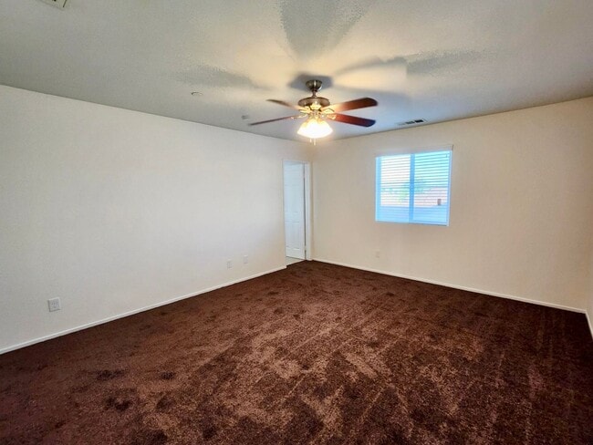Building Photo - Newer 5 Bedroom home in quiet Lancaster co...