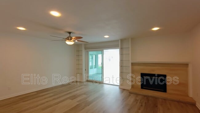 Building Photo - 255 Camino Del Cerro Grande