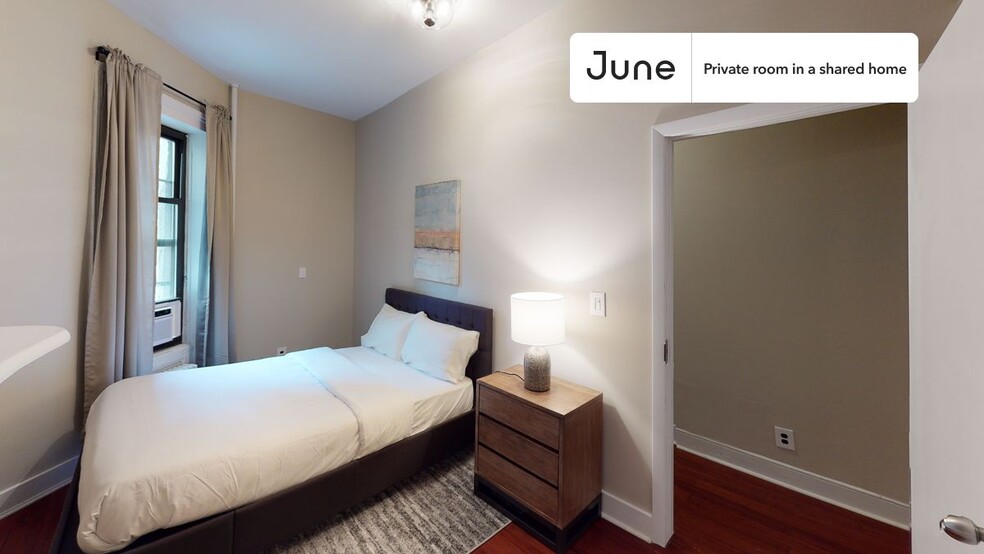 Building Photo - Private bedroom in 3 bed/2 bath Home