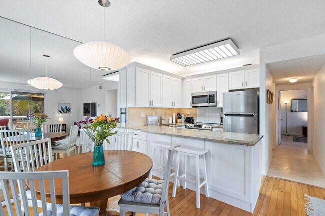 Building Photo - 353 S US Hwy 1