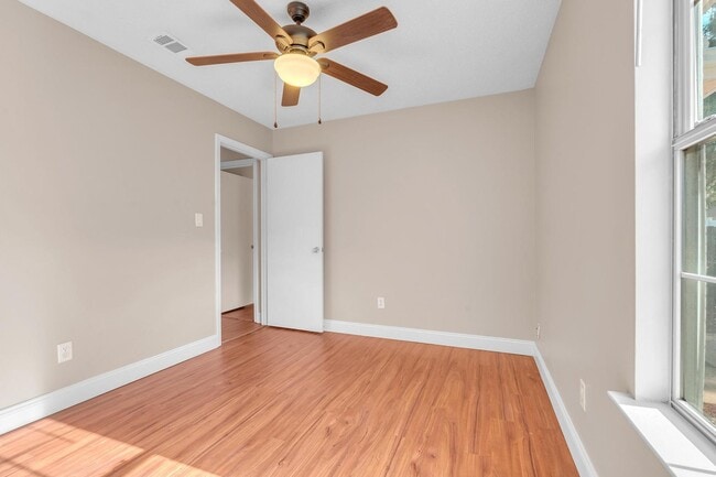 Building Photo - Updated Home in Convenient Location