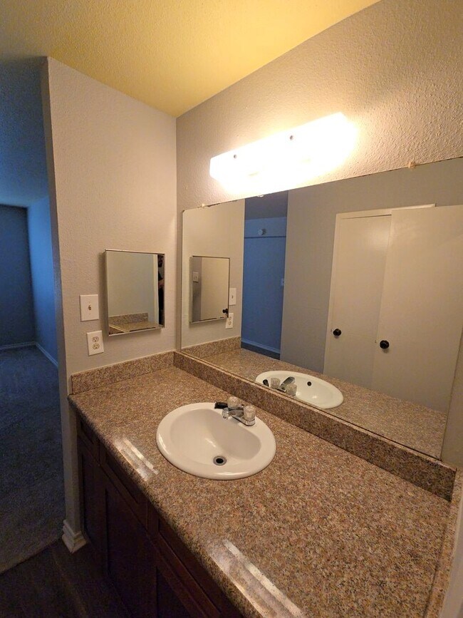 Building Photo - 12634 Ashford Meadow Dr
