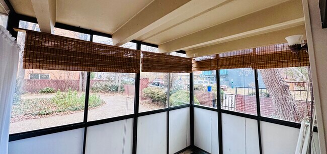 Building Photo - 836 Dexter St