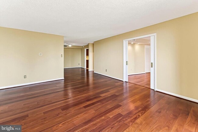 Building Photo - 1101 S Arlington Ridge Rd