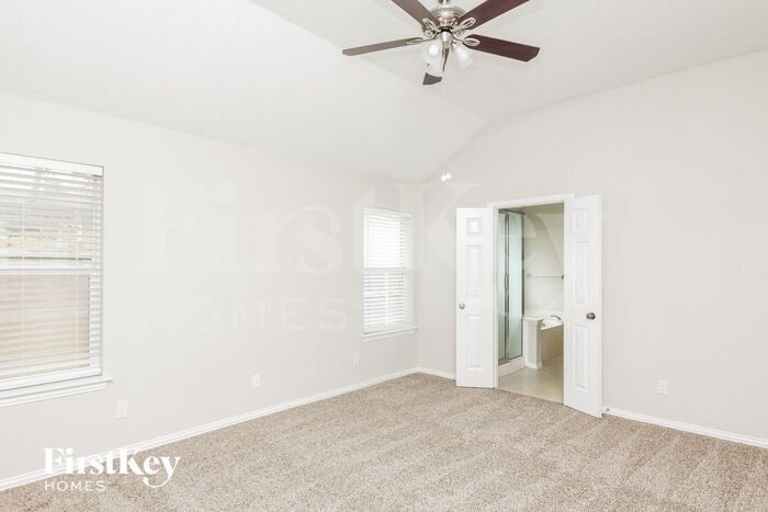 Building Photo - 805 Mesa Vista Dr