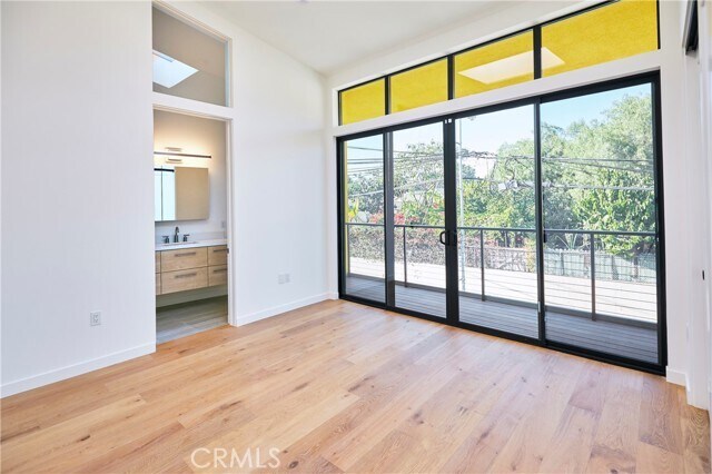 Building Photo - 929 E 68th St