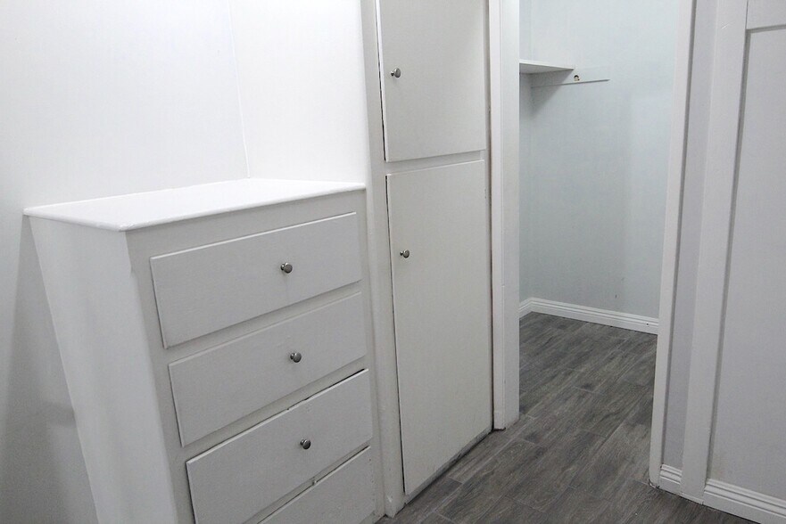 Building Photo - 3247 W Century Blvd