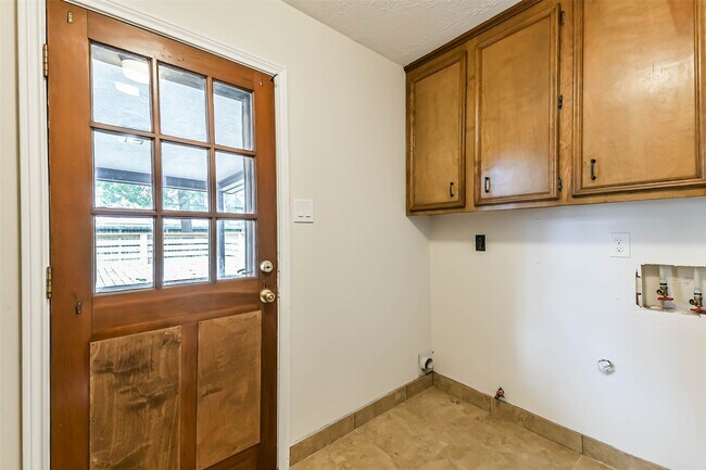 Building Photo - 12910 Ivyforest Dr