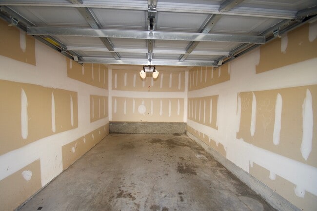 Building Photo - 2-Bedroom Cornelius Condo with Garage + Easy Access to Greenway