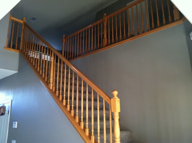 Building Photo - Spacious Two Story Home For Rent