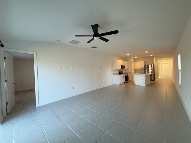 Building Photo - Beautiful 3 bedroom 2 bathroom house Lease Special!!!!