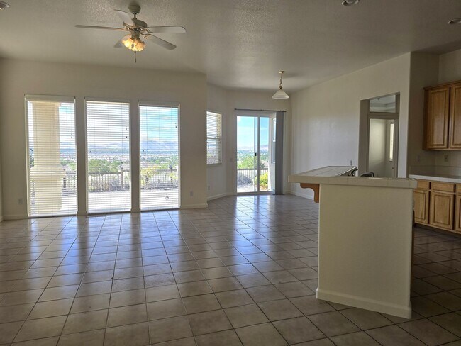 Building Photo - Beautiful single story home with over 1600...