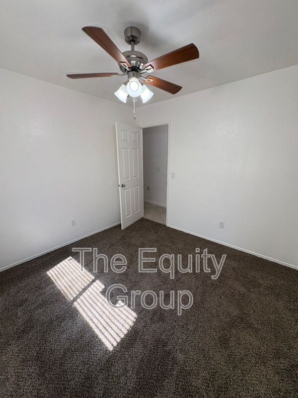 Building Photo - 2642 N Fairway St