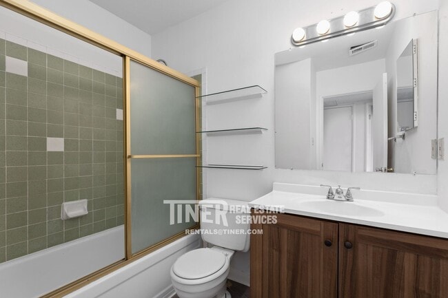 Building Photo - Charming Carmichael Duplex with Water Sewe...