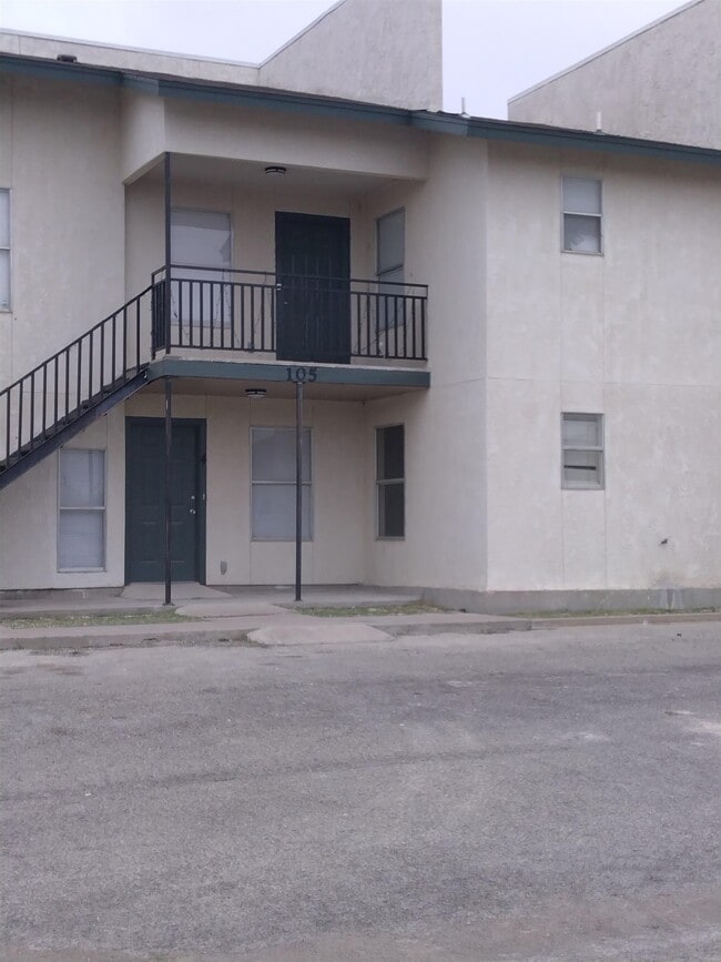 Primary Photo - 105 Rockwell Way