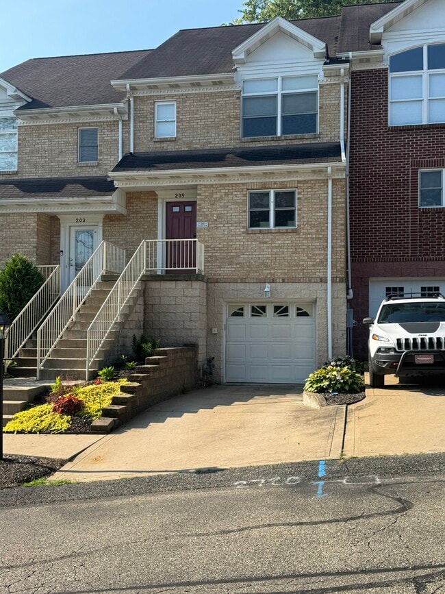 Primary Photo - 205 Prairie Ct