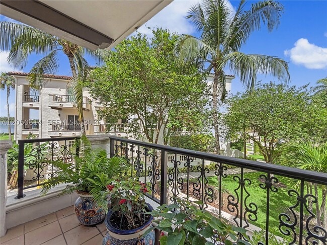 Building Photo - 2124 Fisher Island Dr