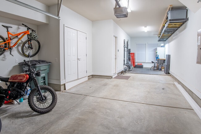 Building Photo - 3826 Sky Haven Dr